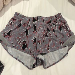 Lululemon Hotty Hot Shorts, Size 6 Length 2.5 inches